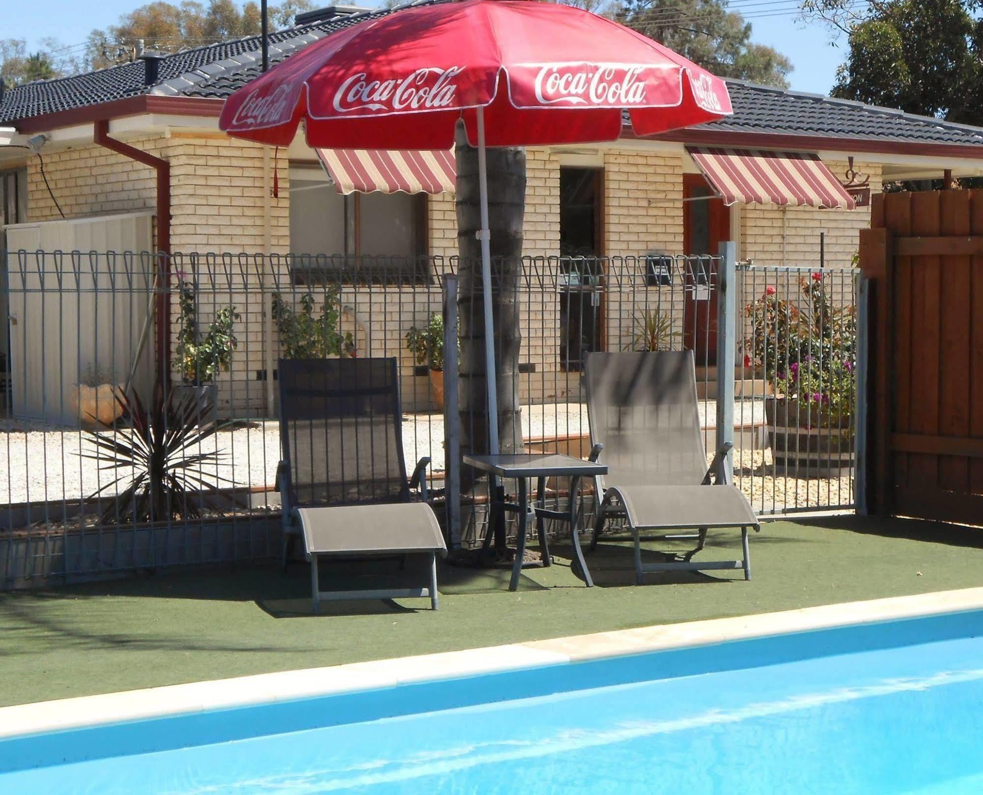 Motel Woongarra Рутерглен Экстерьер фото